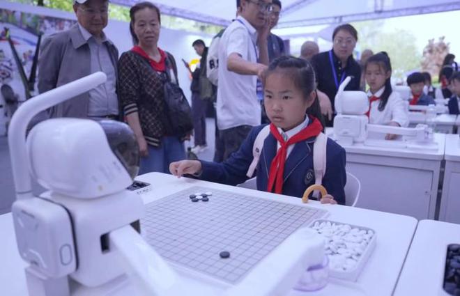 威廉希尔WilliamHill2024重庆体育科技嘉年华来了多个全国“新鲜”场景“魔幻”亮相(图2)