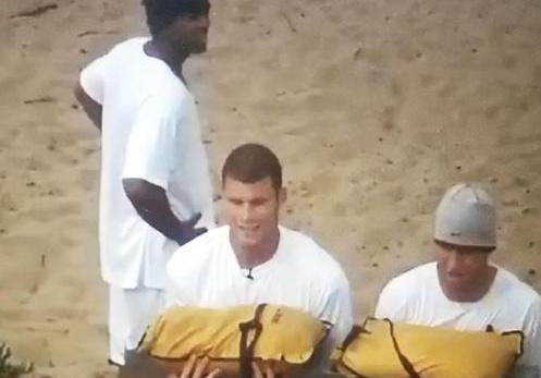 NBA十大奇葩训练：库里蒙眼演绎极致技巧詹姆斯抬轮胎展现怪力(图1)