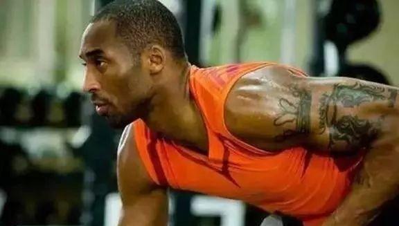 NBA十大奇葩训练：库里蒙眼演绎极致技巧詹姆斯抬轮胎展现怪力(图10)