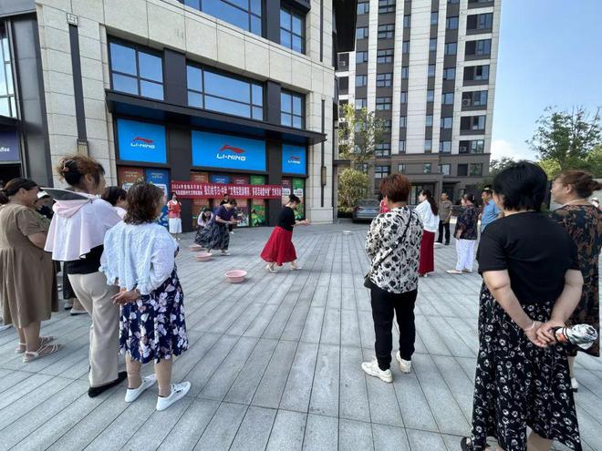 文明实践添精彩多彩活动度中秋平桥区城东街道办事处开展乒乓球接力比赛(图1)