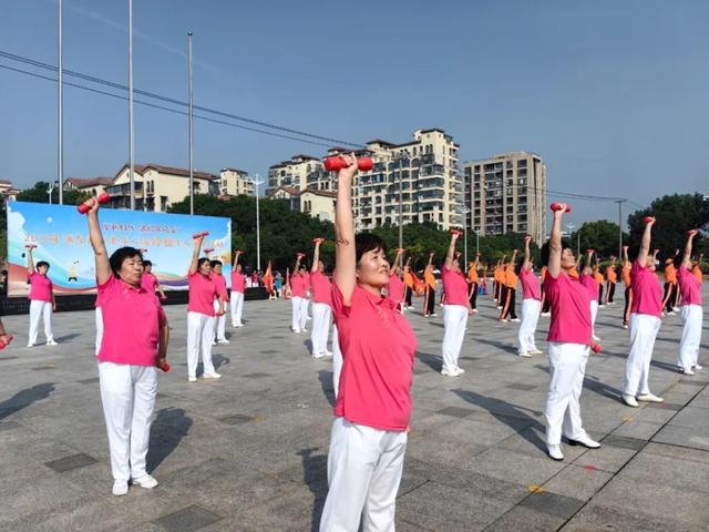 乐享新时代银龄展风采！威廉希尔WilliamHill这个老年群体全民健身活动举行(图2)
