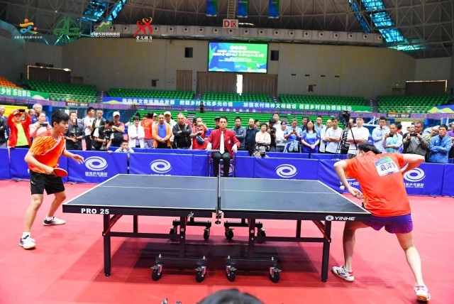 “乒”尽全力“乒”出精彩WilliamHill丨快来围观曹职院2024年教职工乒乓球比赛！(图1)