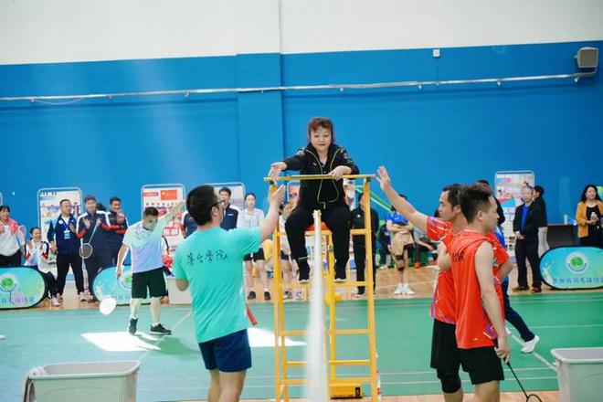 2024年贵WilliamHill州省高校羽毛球、乒乓球比赛在贵州理工学院开幕(图1)