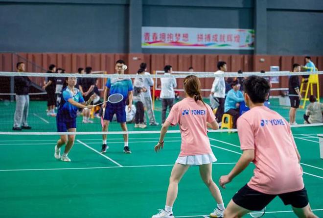2024年贵WilliamHill州省高校羽毛球、乒乓球比赛在贵州理工学院开幕(图5)