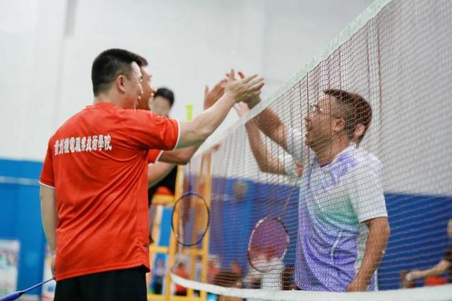 2024年贵WilliamHill州省高校羽毛球、乒乓球比赛在贵州理工学院开幕(图2)