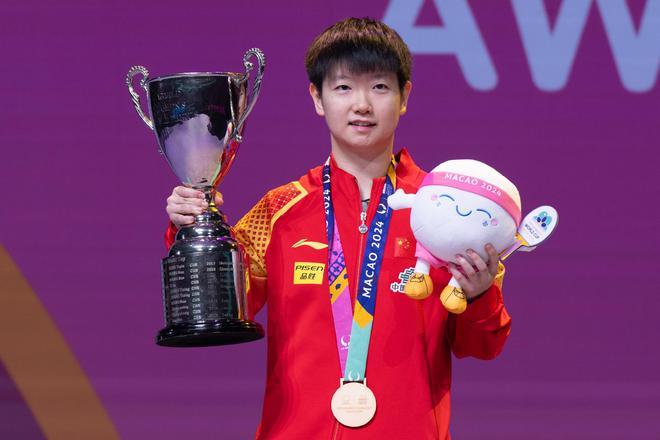 孙颖莎24岁生日排面拉满！手握13个世界冠军恩师携师妹们送祝福(图4)