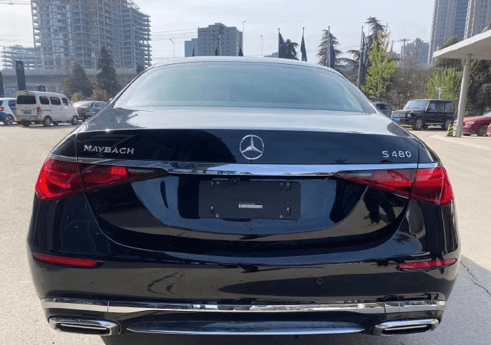 天生无畏的2024款奔驰迈巴赫S4804MATIC(图1)