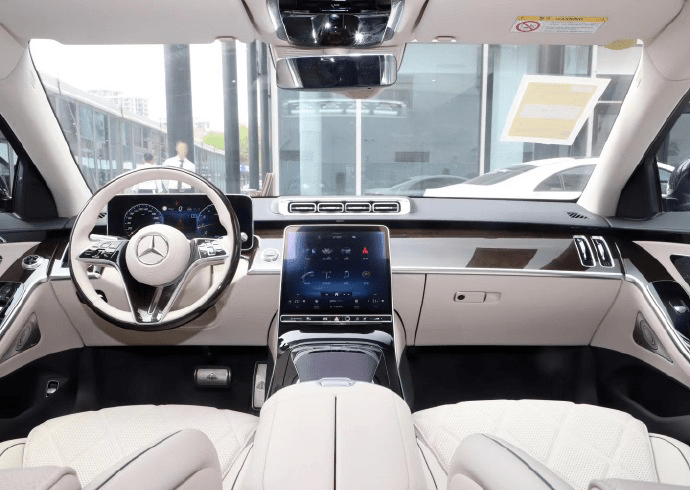 天生无畏的2024款奔驰迈巴赫S4804MATIC(图7)