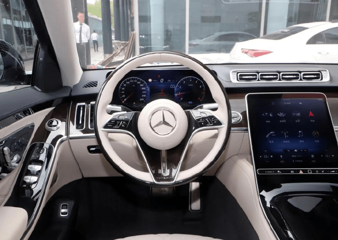 天生无畏的2024款奔驰迈巴赫S4804MATIC(图8)