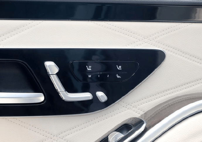 天生无畏的2024款奔驰迈巴赫S4804MATIC(图5)