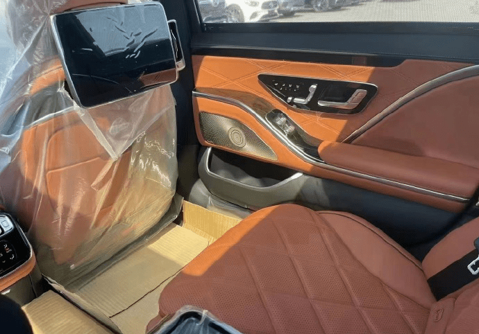 天生无畏的2024款奔驰迈巴赫S4804MATIC(图12)