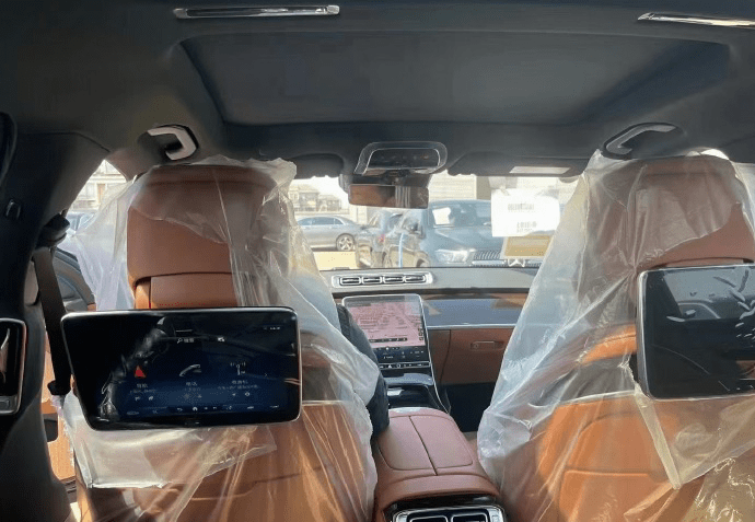 天生无畏的2024款奔驰迈巴赫S4804MATIC(图11)