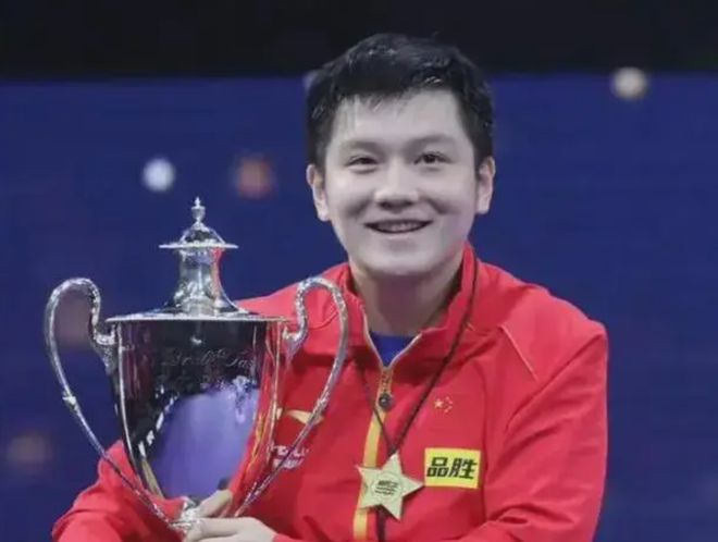 心疼王曼昱乒超联赛现场带病为队友加油樊振东的选择让人迷茫(图9)