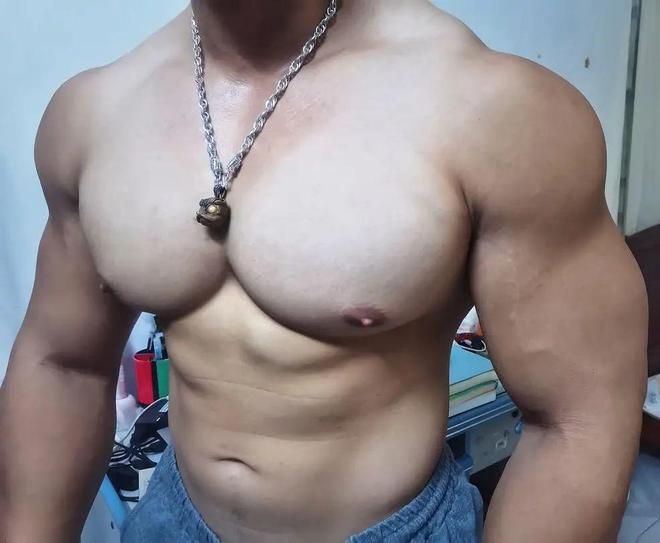 锻炼胸肌的6个最佳动作塑造饱满的胸肌轮廓！(图1)