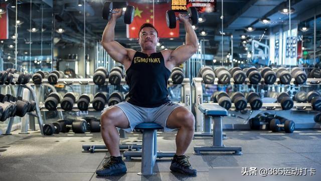 家庭健身计划经典哑铃训练4项翻出哑铃开练吧！(图5)
