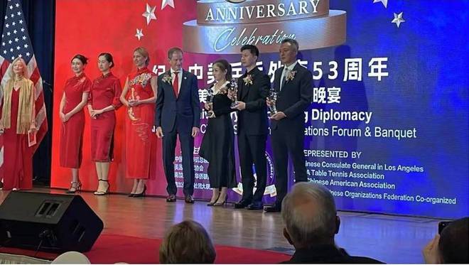 久违了！马龙、刘诗雯再度合体秀球技网友：青春一下就回来了！(图1)