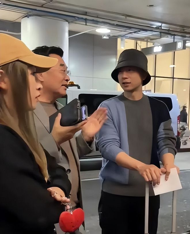 久违了！马龙、刘诗雯再度合体秀球技网友：青春一下就回来了！(图2)