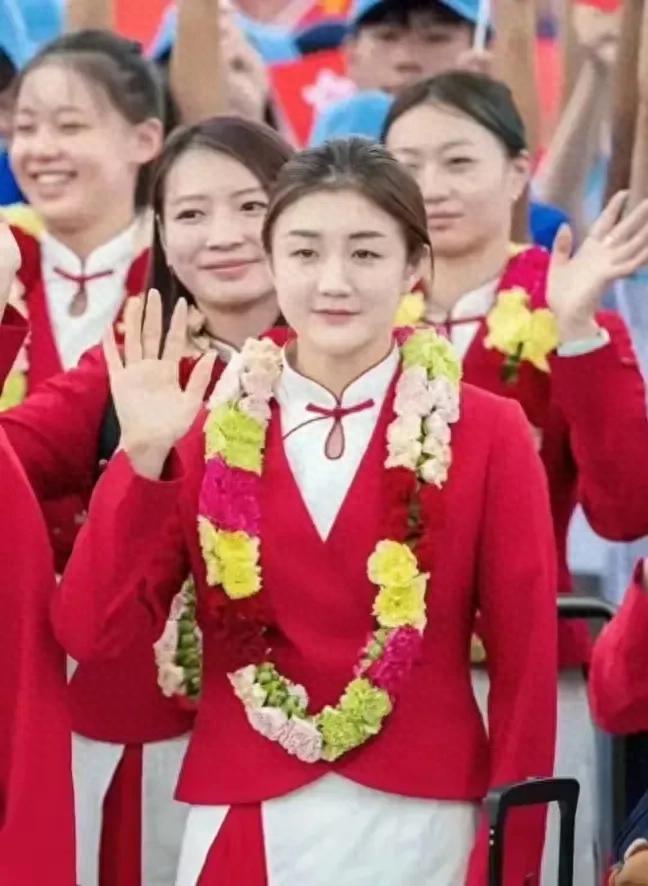 祝贺！乒乓球奥运冠军陈梦被《人物》杂志评为2024年年度运动员(图1)