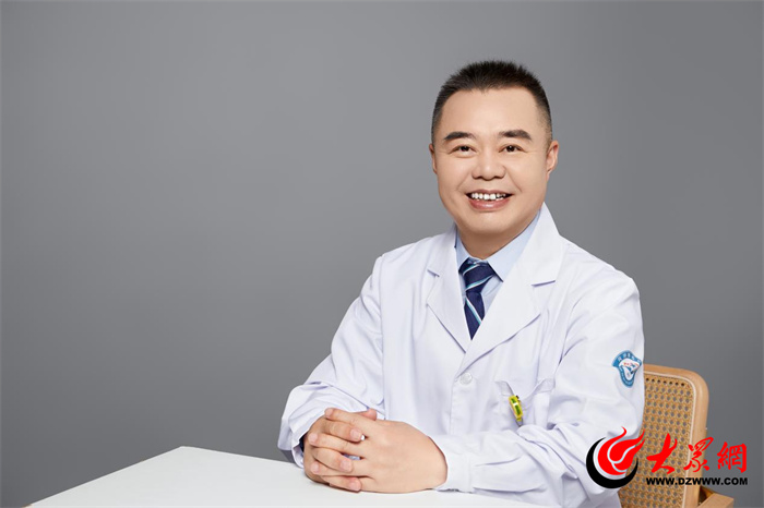 中国好医生候选人钟国栋：坚守初心三十载“医”心为民铸医魂_卫健要闻_大众网威廉希尔WilliamHill(图1)