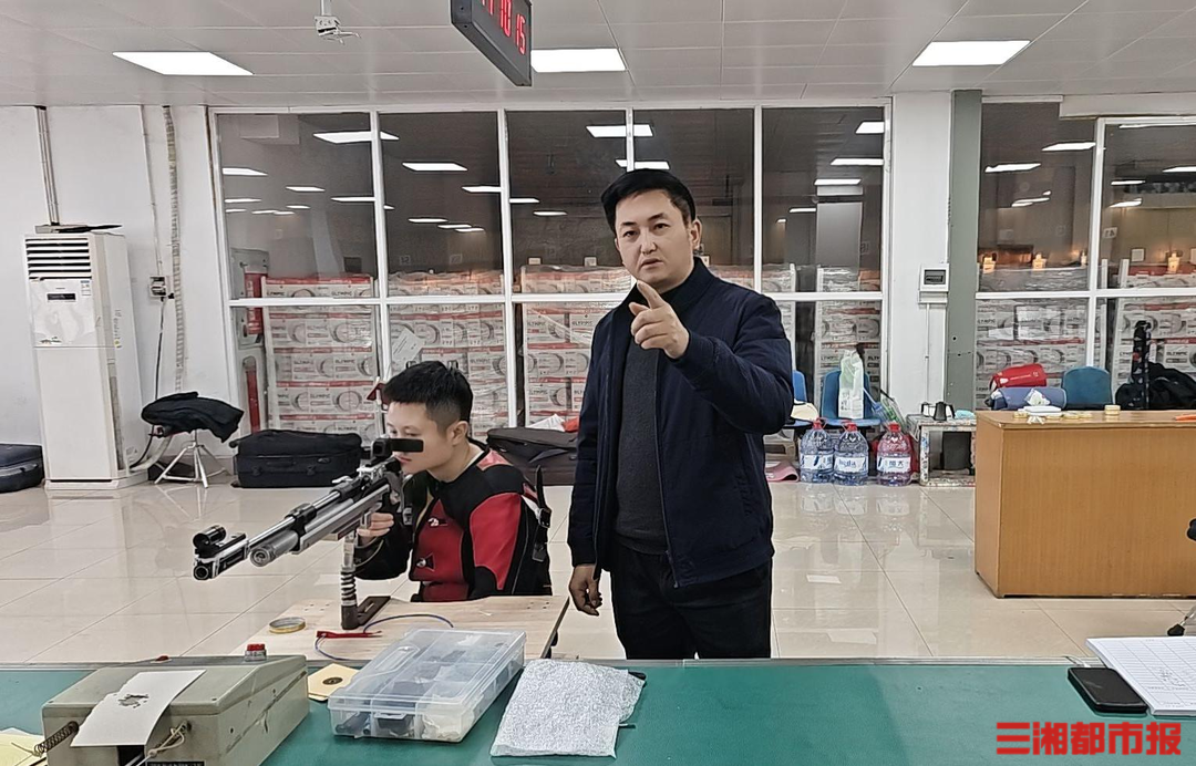 2024“感动湖南”年度人物｜残运“枪王”杨超的双面人生备战全运会+培养新人(图1)