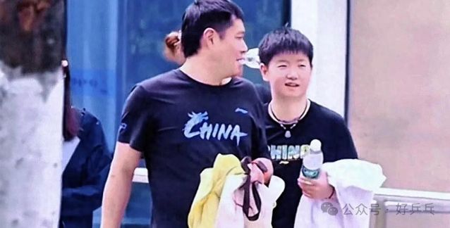 孙颖莎封训最新情况邱贻可和体能教练王翔陪在身边将力争拿下世乒赛双冠王(图2)
