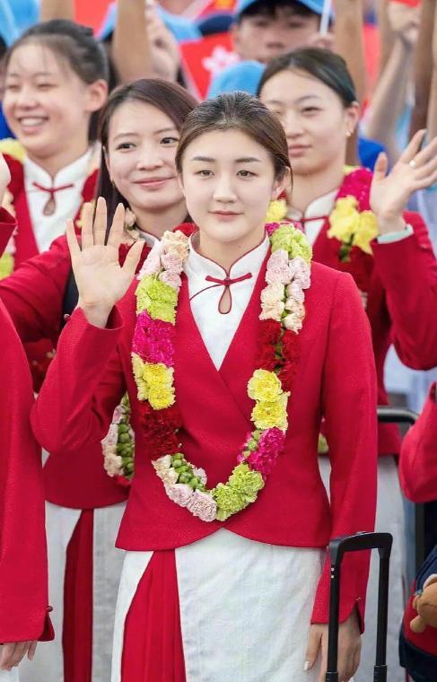 体坛天花板！陈梦受邀观礼阅兵网友惊呼原来她的地位这么高(图8)