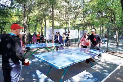 北京日报：全民挥拍就是对乒乓盛事的最好预热(图1)