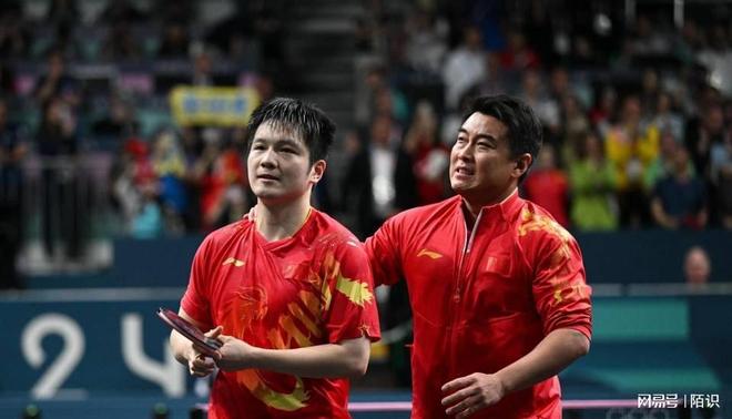 王皓找邱党闲聊关心樊振东！为弟子首场失利发声提到了林高远(图2)