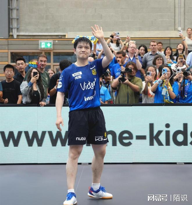 王皓找邱党闲聊关心樊振东！为弟子首场失利发声提到了林高远(图3)