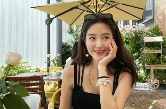 杨采钰产后首度官宣当妈与富三代老公修成正果(图3)