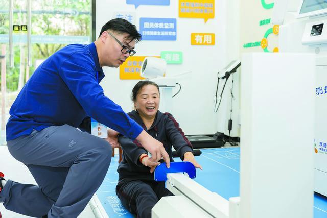 威廉希尔上海首创！当老年人涌入长者健身房如何做好“服务经”(图3)