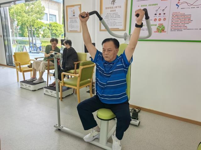 威廉希尔上海首创！当老年人涌入长者健身房如何做好“服务经”(图1)