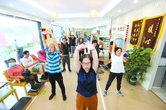 威廉希尔上海首创！当老年人涌入长者健身房如何做好“服务经”(图2)