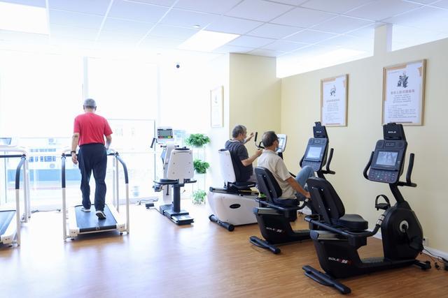 威廉希尔上海首创！当老年人涌入长者健身房如何做好“服务经”(图4)
