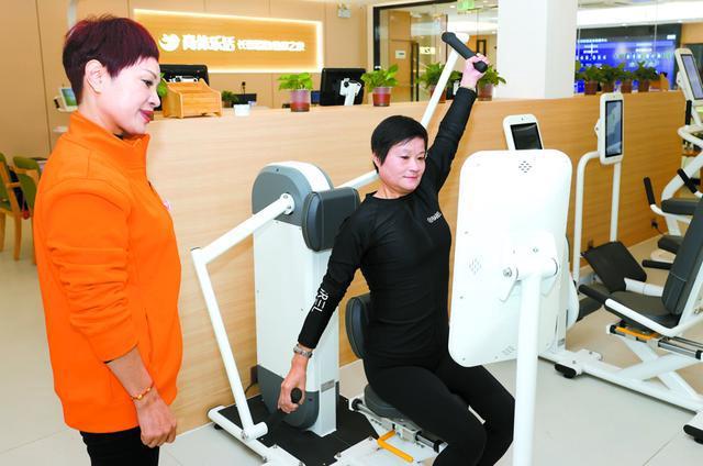 威廉希尔上海首创！当老年人涌入长者健身房如何做好“服务经”(图7)