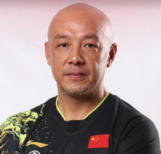 罕见的中国男乒吃蛋糕合影：樊振东最帅许昕一细节证明身体不好(图6)