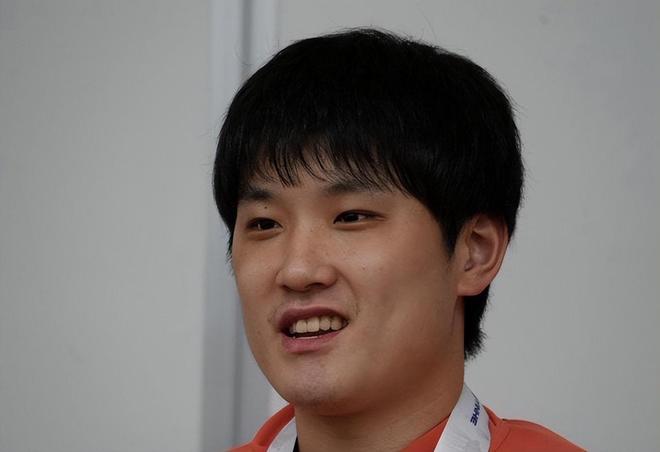 张本智和谈亚锦赛男团半决赛2比3不敌中国队称“把对手逼入了绝境”：希望在明年的世界乒乓球锦标赛上复仇(图1)