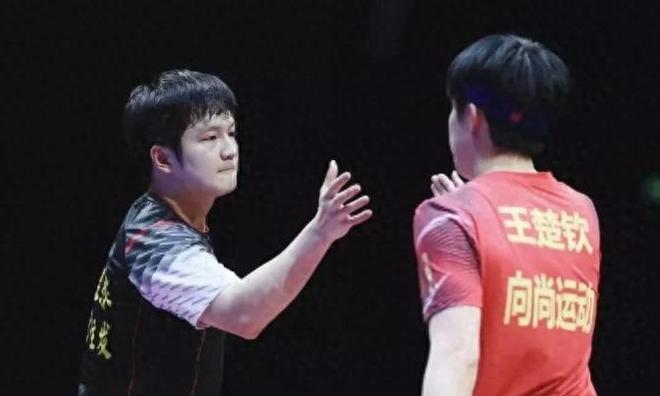 全运会乒乓球半决赛-国乒两大天王顶级之战！王楚钦挑战樊振东(图1)
