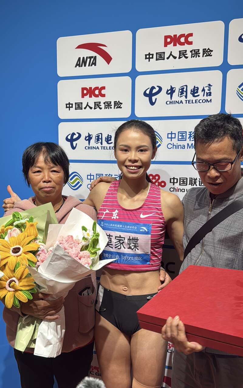 威廉希尔WilliamHill父母现身送惊喜莫家蝶收获第3金(图1)