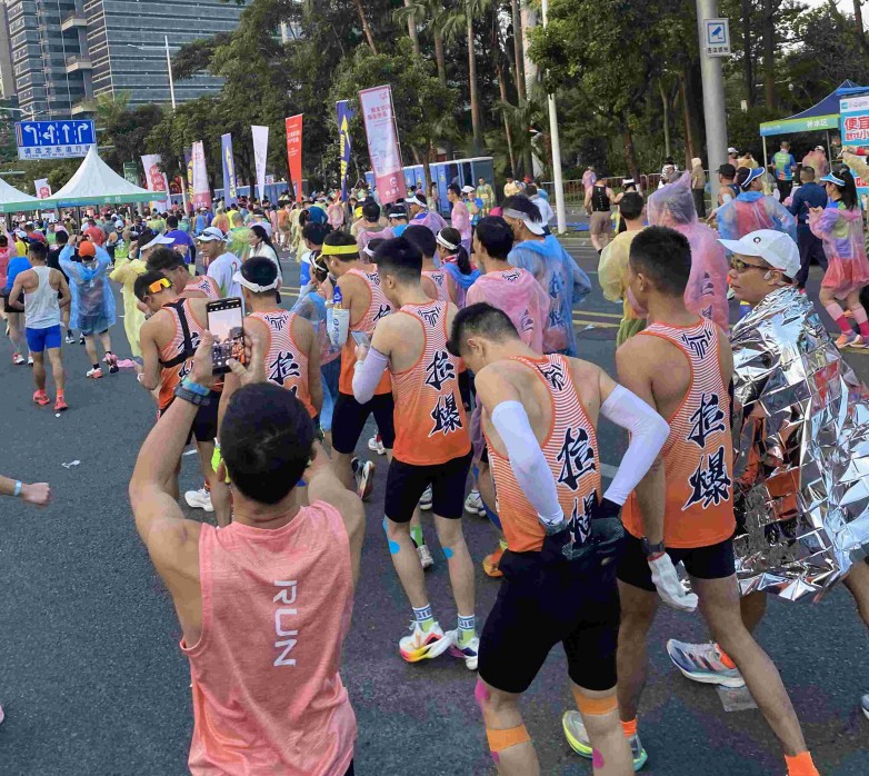助力2024东莞马拉松呼吸哑铃势不可挡(图1)