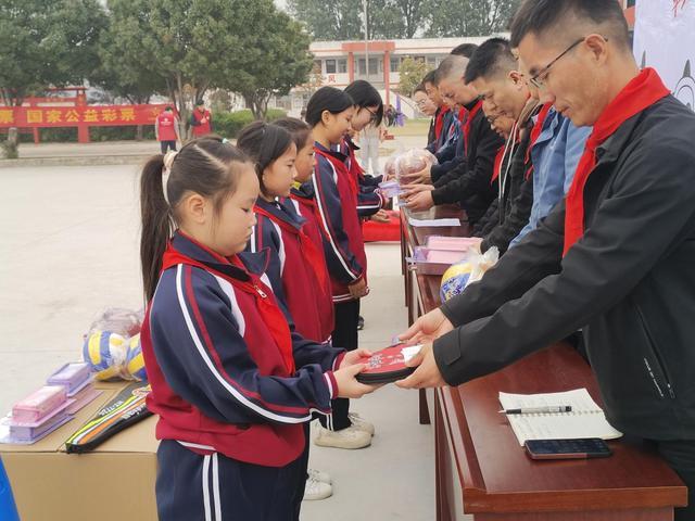 河南体彩“公益体彩快乐操场”：情暖校园共筑青少年体育梦(图1)