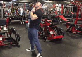 做好这四个哑铃训练动作打造强壮腿部！(图1)