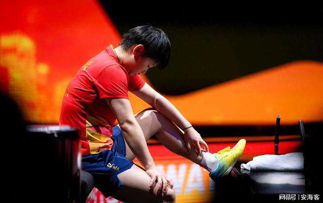 孙颖莎伤退前早有征兆！三天威廉希尔前回应WTT密集赛事王楚钦也发声了(图1)