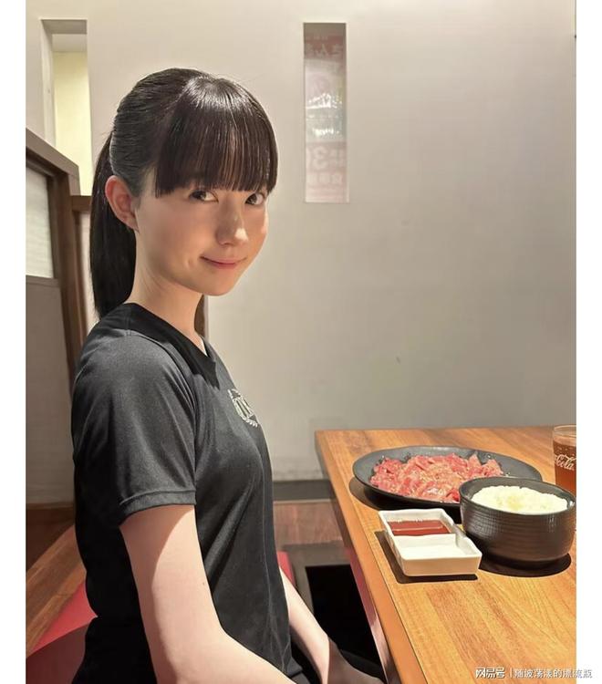 日本乒乓球天使大胆展示自己非凡的运动能力粉丝狂赞(图2)