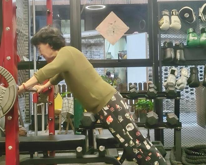 上海75岁老人开始上健身课银发健身是蓝威廉希尔WilliamHill海市场吗？(图2)