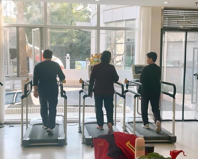 上海75岁老人开始上健身课银发健身是蓝威廉希尔WilliamHill海市场吗？(图4)