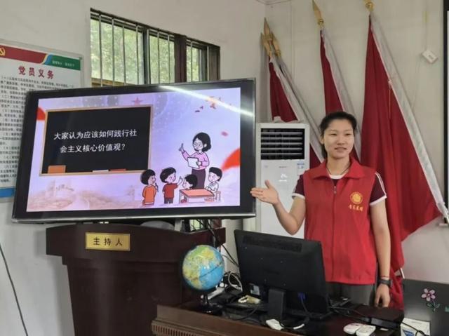 威廉希尔WilliamHill武汉城市学院：从军营到课堂她用担当、坚韧、热爱书写成长故事(图3)