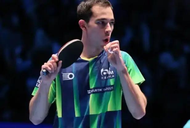 雨果登国际十大王楚钦世乒赛冠军竟落选？乒乓双雄的2025魔幻对照(图2)