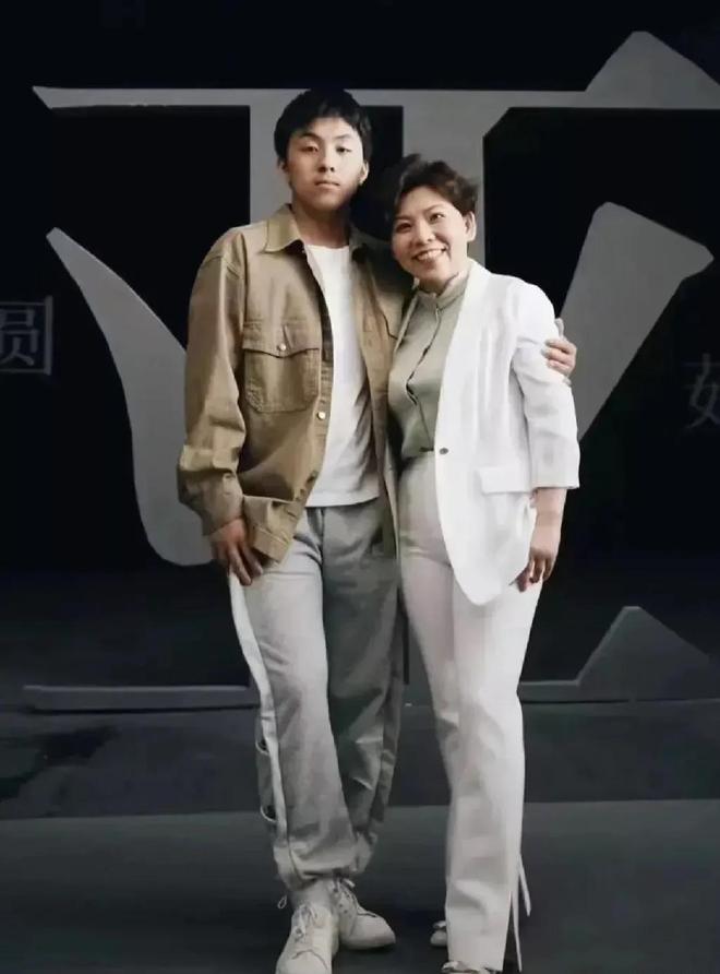 邓亚萍没想到除了身高哪哪都像自己的19岁儿子已经开始争光了(图10)
