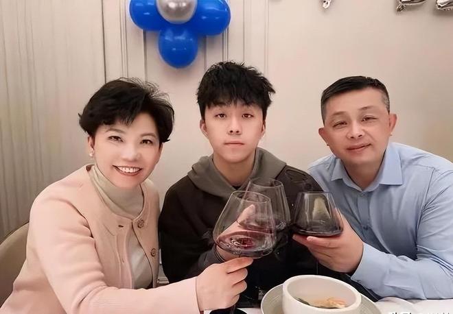 邓亚萍没想到除了身高哪哪都像自己的19岁儿子已经开始争光了(图4)